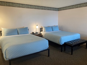 Standard Room, 2 Queen Beds, Non Smoking, Partial Ocean View
