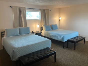 Standard Room, 2 Queen Beds, Non Smoking, Partial Ocean View
