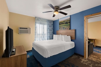 Suite, 1 Queen Bed, Non Smoking, Kitchen