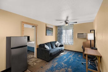 Suite, 1 Queen Bed, Non Smoking, Kitchen