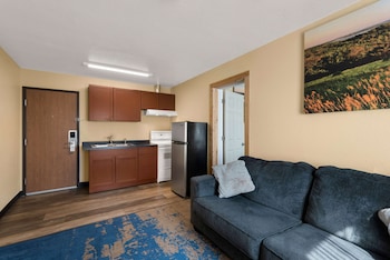 Suite, 1 Queen Bed, Non Smoking, Kitchen