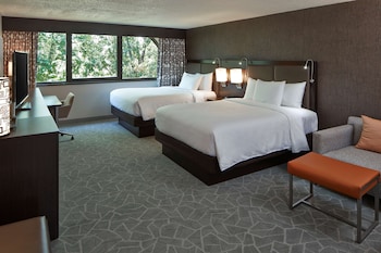 Room, 2 Queen Beds, Accessible, Non Smoking (Mobility & Hearing, Roll-in Shower)