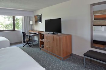 Room, 2 Queen Beds, Accessible, Non Smoking (Mobility & Hearing, Roll-in Shower)