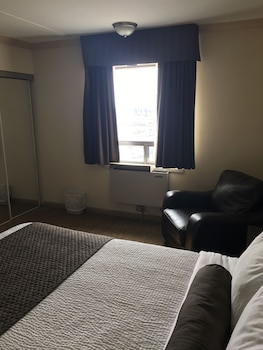 Room, 1 Queen Bed, Non Smoking, Jetted Tub (Upgraded)