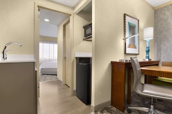 Suite, 2 Double Beds, Non Smoking, Corner