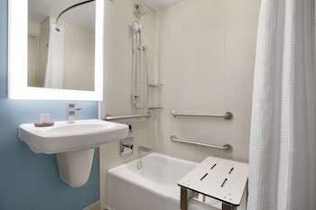 Suite, 2 Double Beds, Accessible, Bathtub