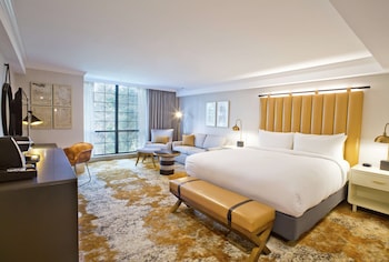 Junior Suite, 1 King Bed Balcony, Soaking Tub Corner