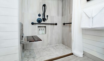 Room, 2 Queen Beds, Accessible, Balcony (Mobility, Hearing, Roll-In Shower)