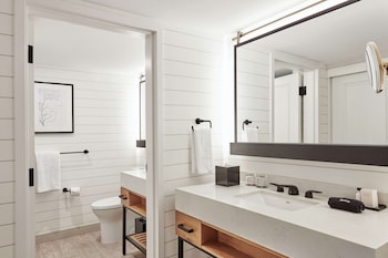 Junior Suite, 1 King Bed, Balcony
