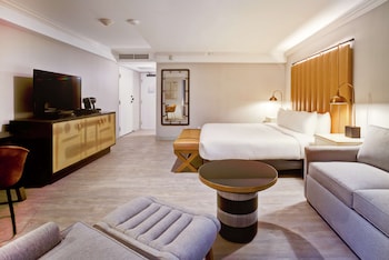 Room, 1 King Bed, Accessible, Balcony (Hearing)