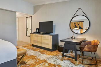 Junior Suite, 1 King Bed, Balcony