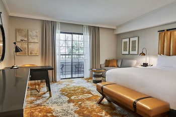 Junior Suite, 1 King Bed Balcony, Soaking Tub Corner