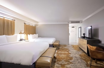 Room, 2 Queen Beds, Accessible (Roll-In Shower)