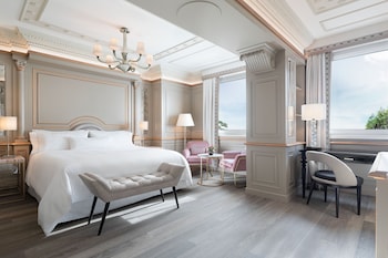 Grand Room, 1 King Bed