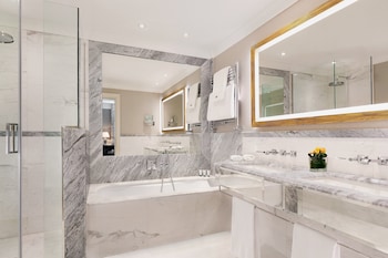 Grand Room, 1 King Bed