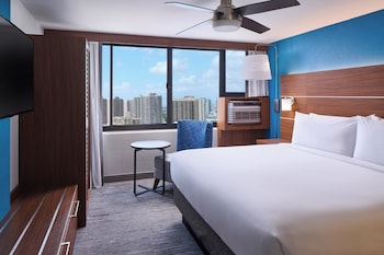 Standard Room, 1 King Bed, Partial Ocean View
