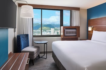 Standard Room, 1 King Bed (Waikiki View)