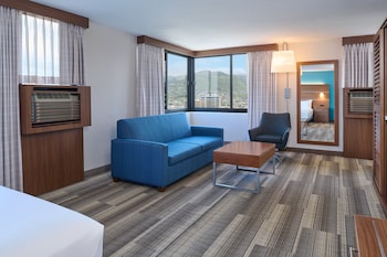 Standard Room, 1 King Bed, Accessible, Partial Ocean View