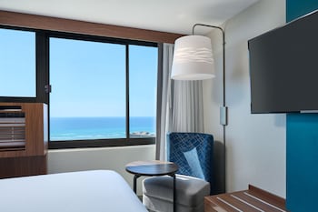 Deluxe Room, 1 King Bed, Ocean View