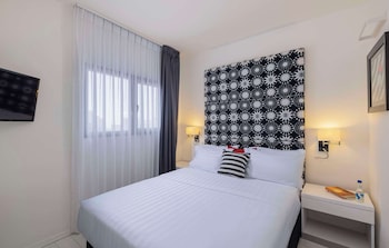 Junior Suite, 1 Queen Bed, Non Smoking, Kitchenette