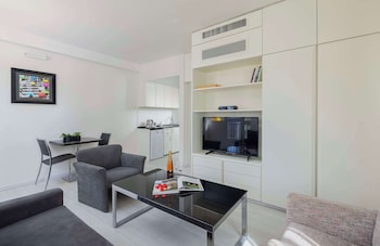 Suite, 1 Queen Bed, Non Smoking, Kitchenette