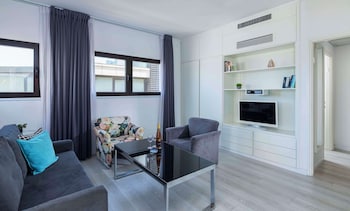 Suite, 1 Queen Bed, Non Smoking, Balcony