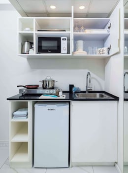 Standard Room, 1 Queen Bed, Non Smoking, Kitchen