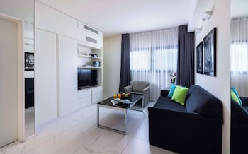 Suite, 1 Queen Bed, Non Smoking, Kitchenette