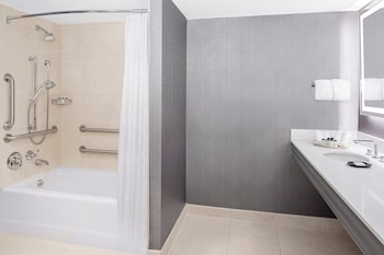 Room, 1 King Bed (Mobility/Hearing Accessible, Tub)