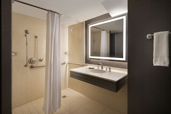 Room, 1 Queen Bed (Mobility/Hearing Access, Roll-in Shwr)