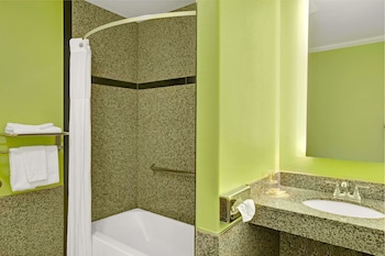 Room, 1 Queen Bed, Accessible, Non Smoking (Mobility/Hearing Impaired)