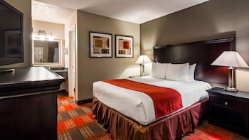 Standard Room, 1 Queen Bed, Non Smoking, Refrigerator & Microwave