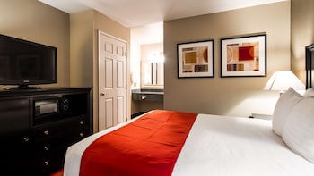 Standard Room, 1 Queen Bed, Non Smoking, Refrigerator & Microwave