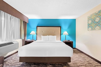 Suite, 1 King Bed, Accessible, Bathtub (with Sofabed)