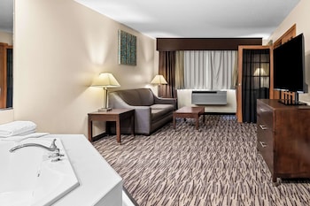 Suite, 1 King Bed, Accessible, Bathtub (with Sofabed)