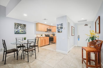 Room, 1 Bedroom, Garden View (Unit 103 ,1Bath)