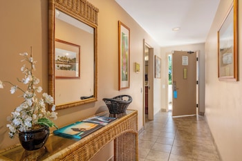 Studio, Kitchen, Partial Ocean View (Unit 429)