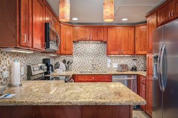 Room, 2 Bedrooms, 2 Bathrooms, Garden View (Unit 306)