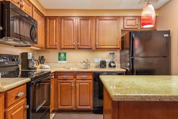 Studio, Kitchen, Partial Ocean View (Unit 429)
