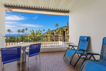 Studio, Kitchen, Partial Ocean View (Unit 429)