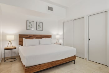 Room, 2 Bedrooms, 2 Bathrooms, Ocean View (Unit 706)