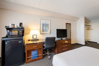 Standard Room, 1 Queen Bed, Kitchenette, City View