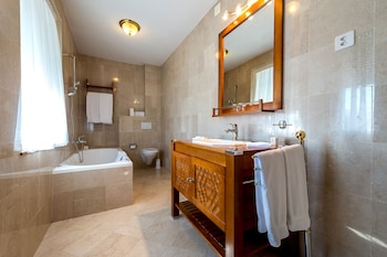 Premium Suite, 1 Queen Bed