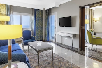 Suite, 1 King Bed, Sea View
