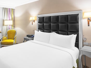 Room, 1 King Bed (Corner Sea View)