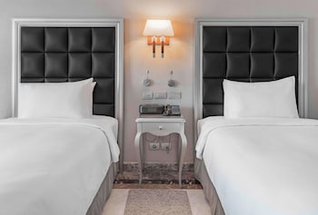 Family Room, Connecting Rooms