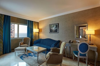 Suite, 1 King Bed, Partial Sea View