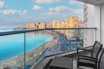 Room, 1 King Bed (Corner Sea View)