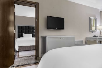 Family Room, Connecting Rooms