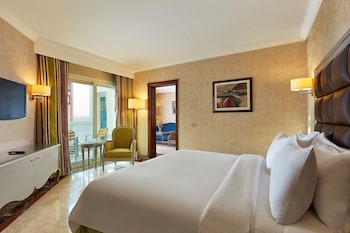 Suite, 1 King Bed, Partial Sea View